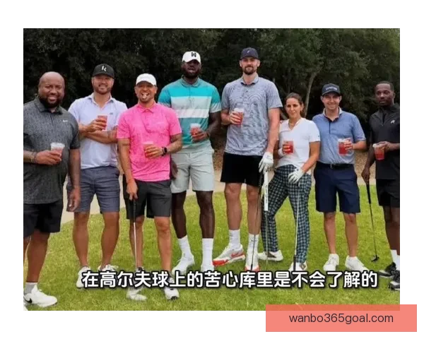 詹姆斯父子打高尔夫遭遇惊险瞬间 水中突然现鳄鱼 老詹勇敢捡球再现硬汉本色